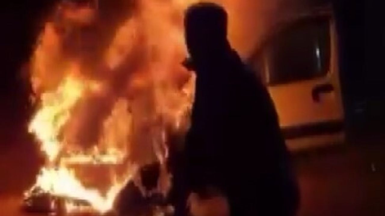 Gaziantep'te yanan araca L Tipi cezaevi personeli müdahalesi