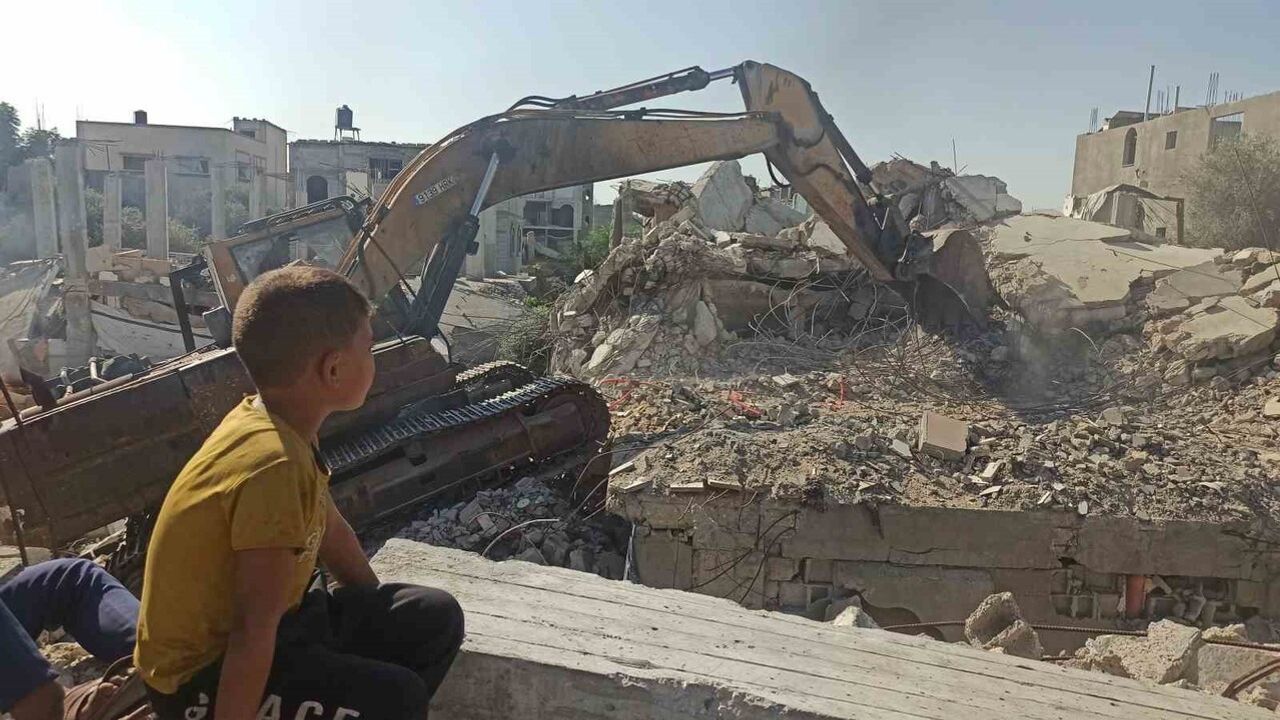 Gazze'de enkaz altındaki cenazelerin çıkarılmasına yönelik arama çalışmaları başladı