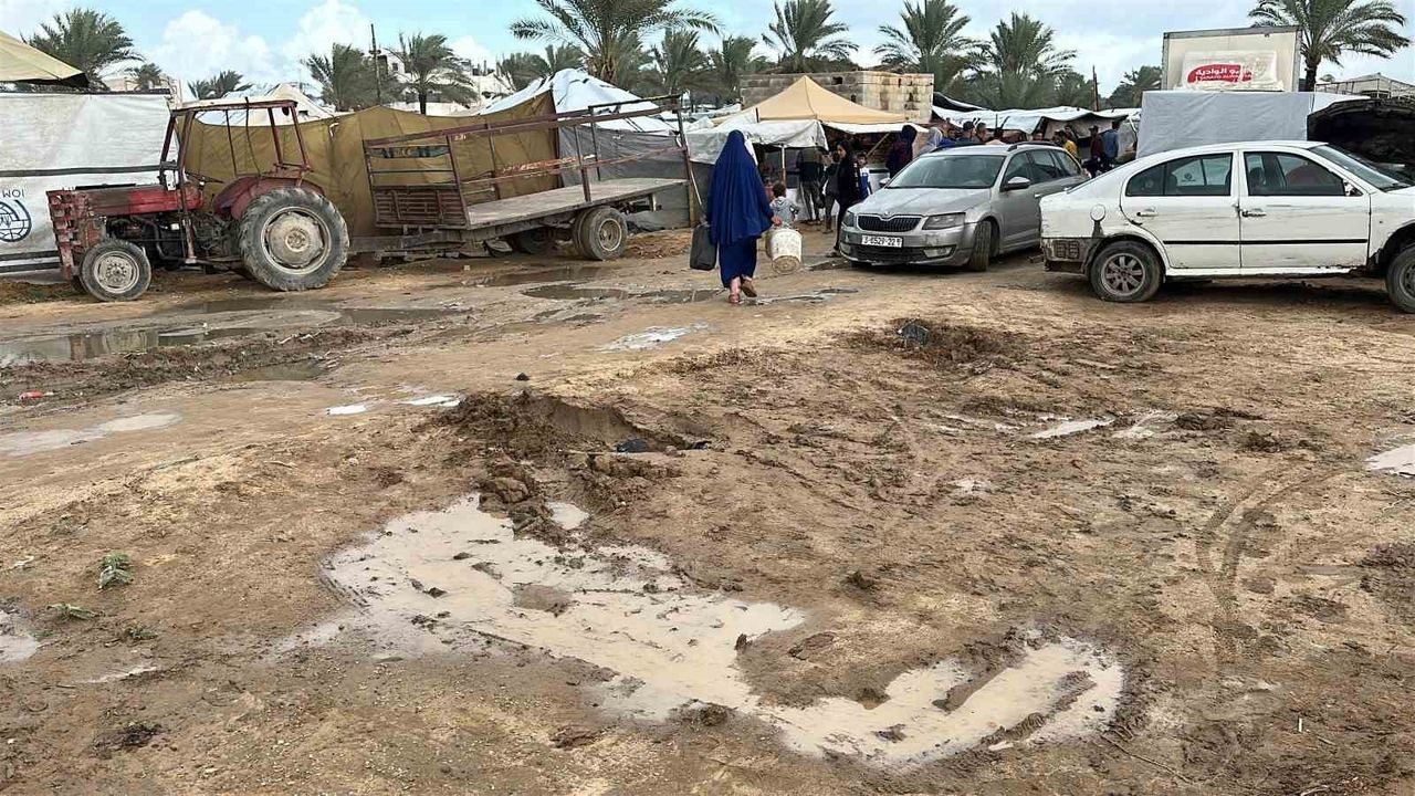 Gazze'de şiddetli yağış çadırları su altında bıraktı, insani kriz derinleşti