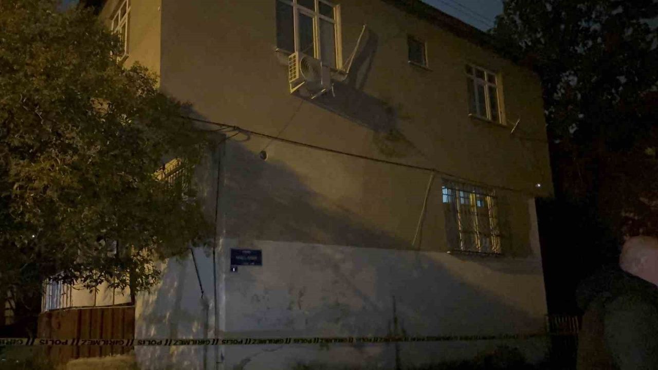 Gebze'de kolon çatlağı tespit edilen 2 katlı bina tahliye edildi