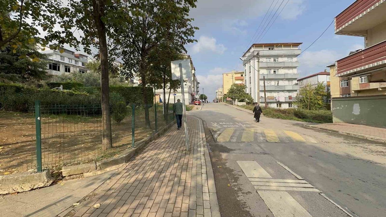 Gebze'de parkta manevra yapan çöp kamyonu belediye işçisine çarptı