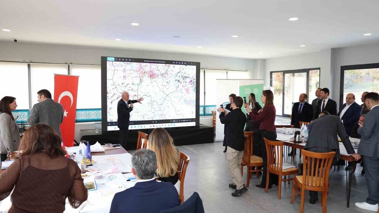 Geleceğin Bursa’sı: 2050 Vizyonlu 1/100.000 Ölçekli Çevre Düzeni Planı Anlatıldı