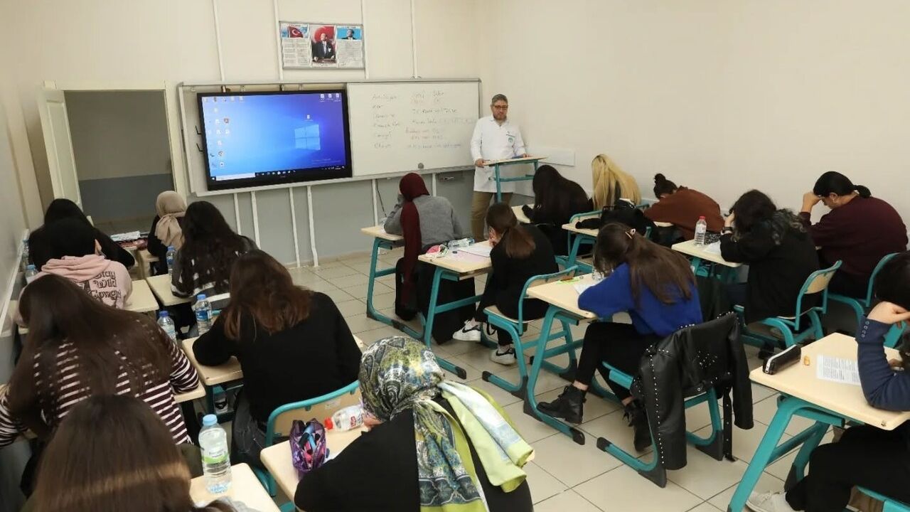 Genç KAYMEK’te TYT ve LGS Deneme Sınavlarıyla Sınav Deneyimi