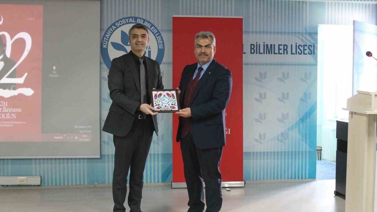 Gençlere Dijital Okuryazarlık ve Dezenformasyon Eğitimi