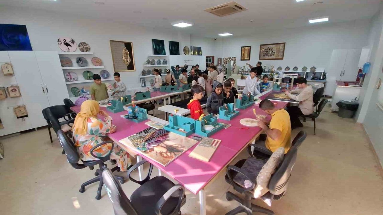 Gençlik Merkezi Kursiyerleri Engelli Bireylerle Atölyede Buluştu