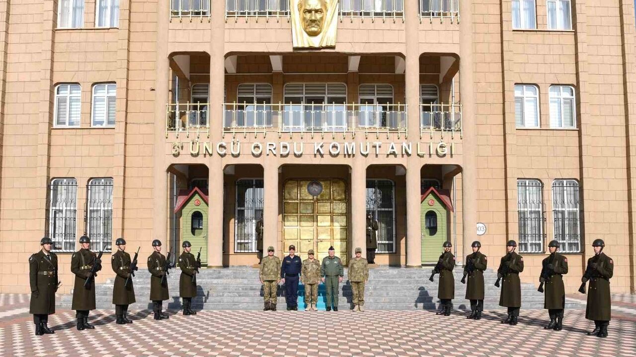 Genelkurmay Başkanı Bayraktaroğlu Erzincan'da 3’üncü Ordu Komutanlığını Ziyaret Etti