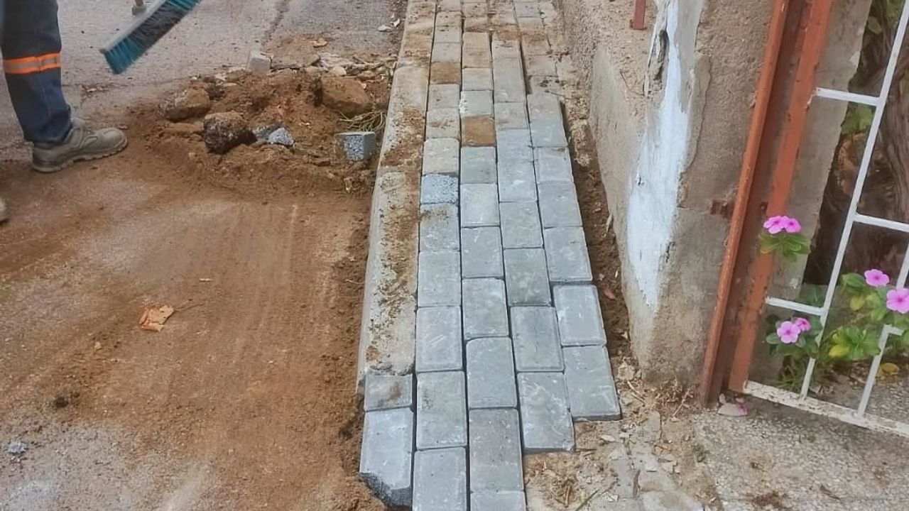 Germencik’te yol bakım ve yenileme çalışmaları sürüyor