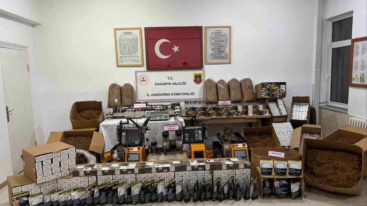 Geyve'de 151 bin 200 boş ve 16 bin 80 dolu makaron ele geçirildi