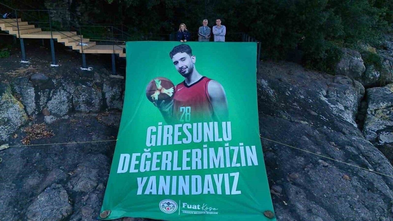 Giresun Adası'nda Alperen Şengün'e Onur Posteri