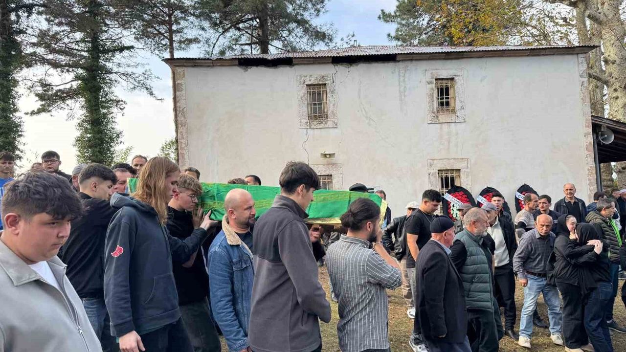 Giresun'da 17 yaşındaki futbolcu Samet Şahin toprağa verildi
