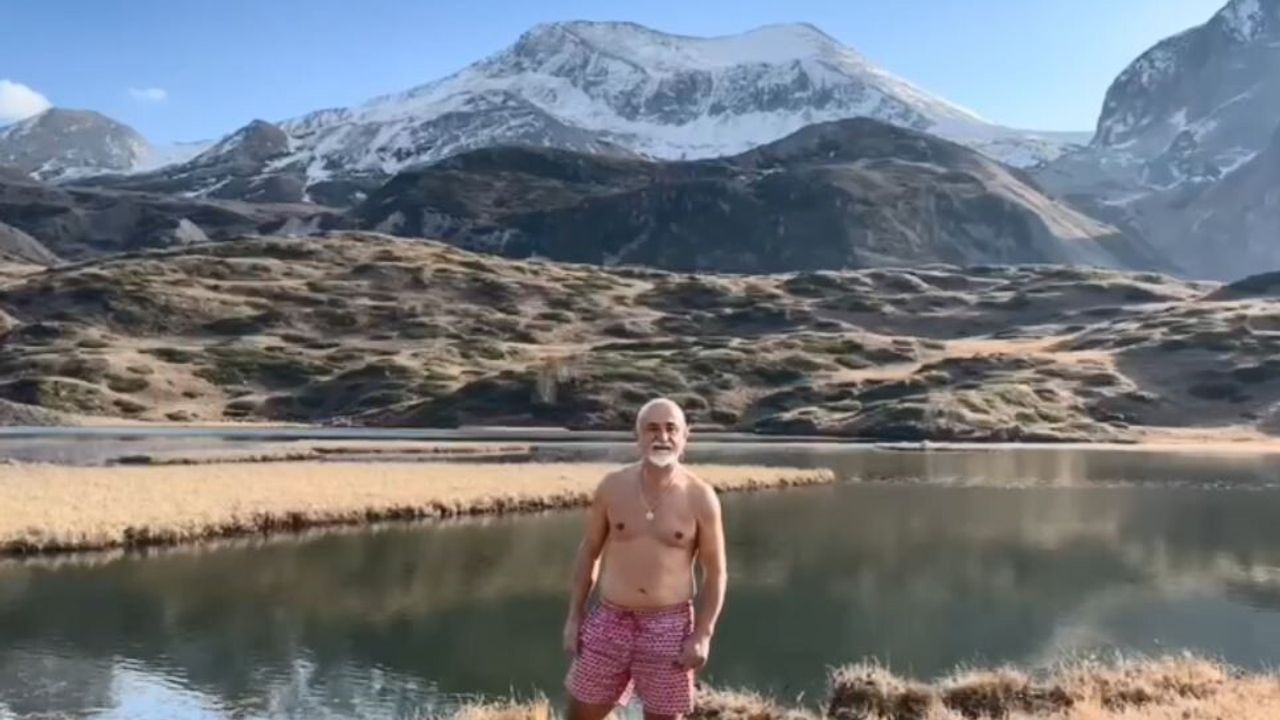 Giresunlu dağcı Arsiyan Yaylası'nda eksi 2 derecede gölde yüzdü