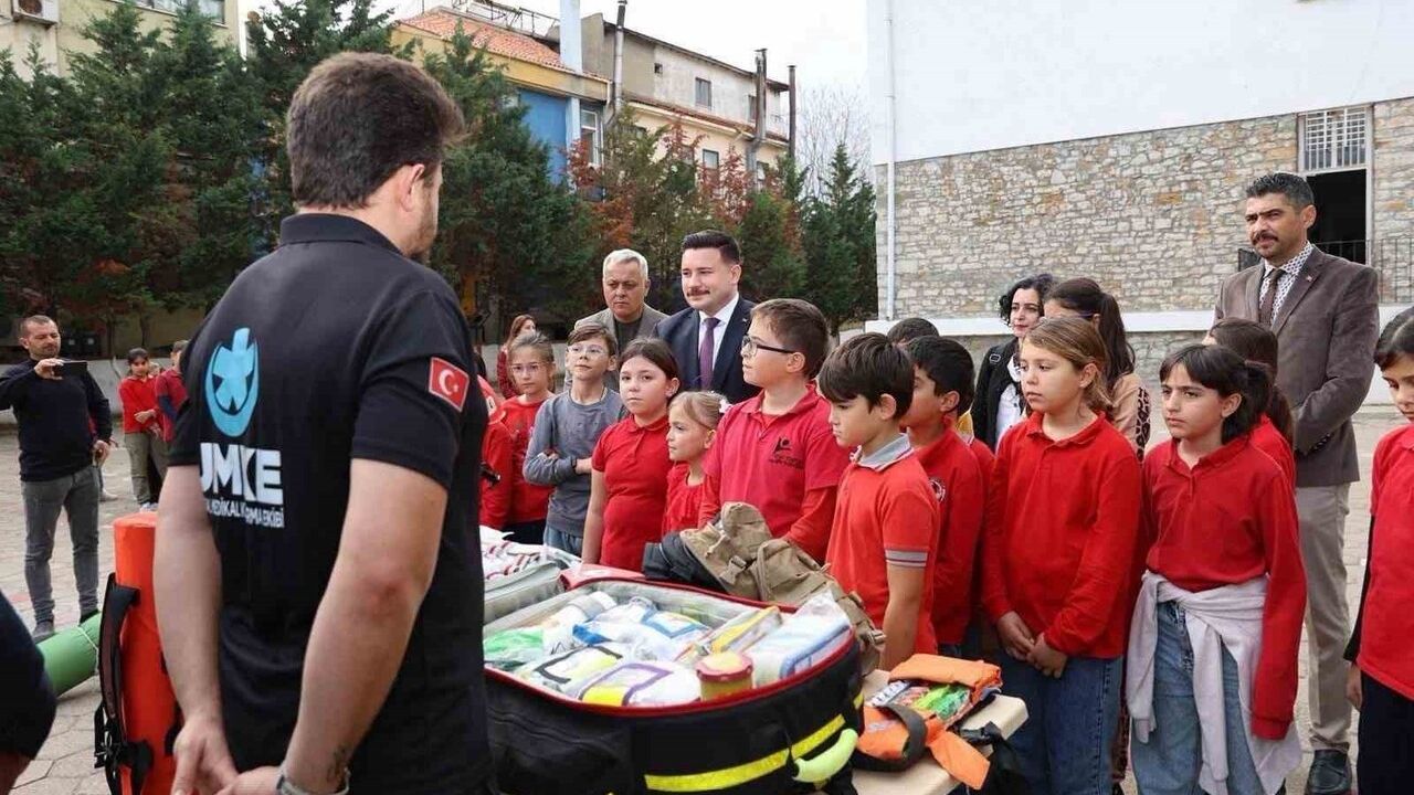 Gökçeada'da 'Sağlıklı Çocuk, Sağlıklı Gelecek' kapsamında sağlık ve afet eğitimi