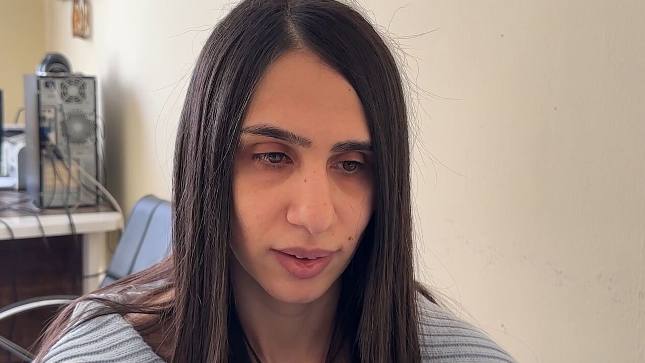 Gözleri görmese de öğrencilerine ışık tutuyor: Berçem Tüner