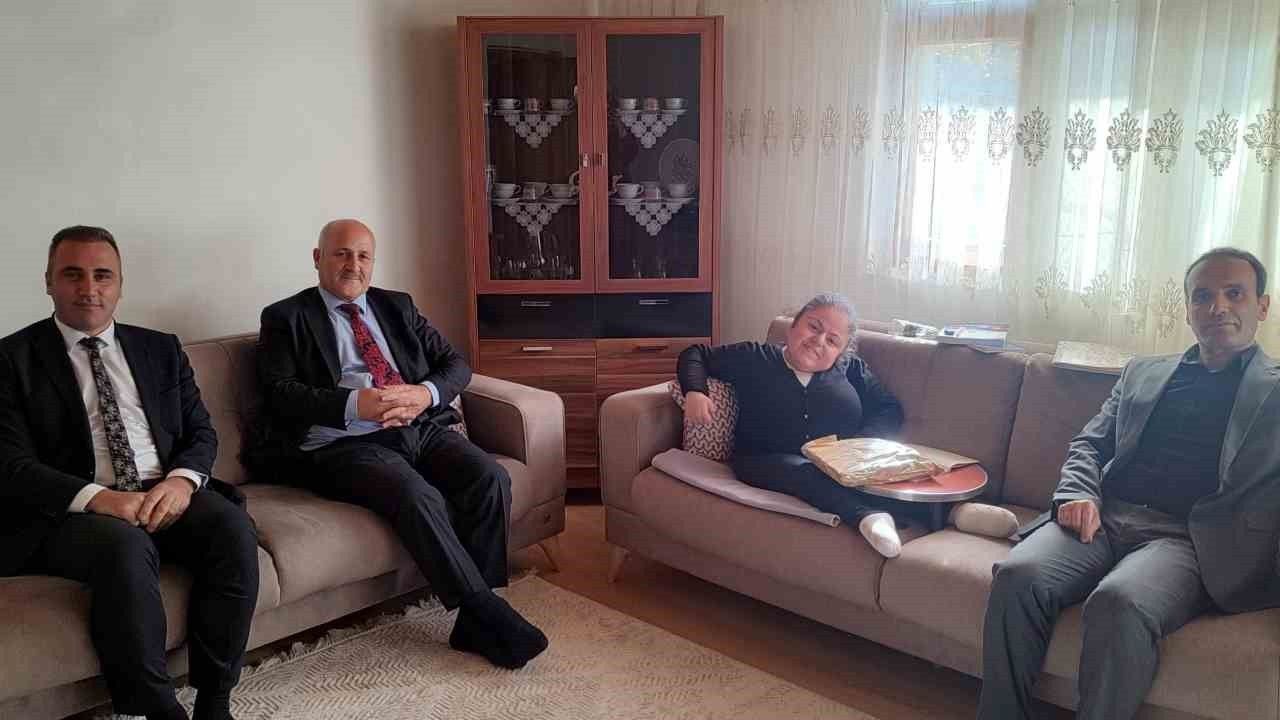 Gümüşdamla'da evde eğitim gören öğrenciye moral ziyareti