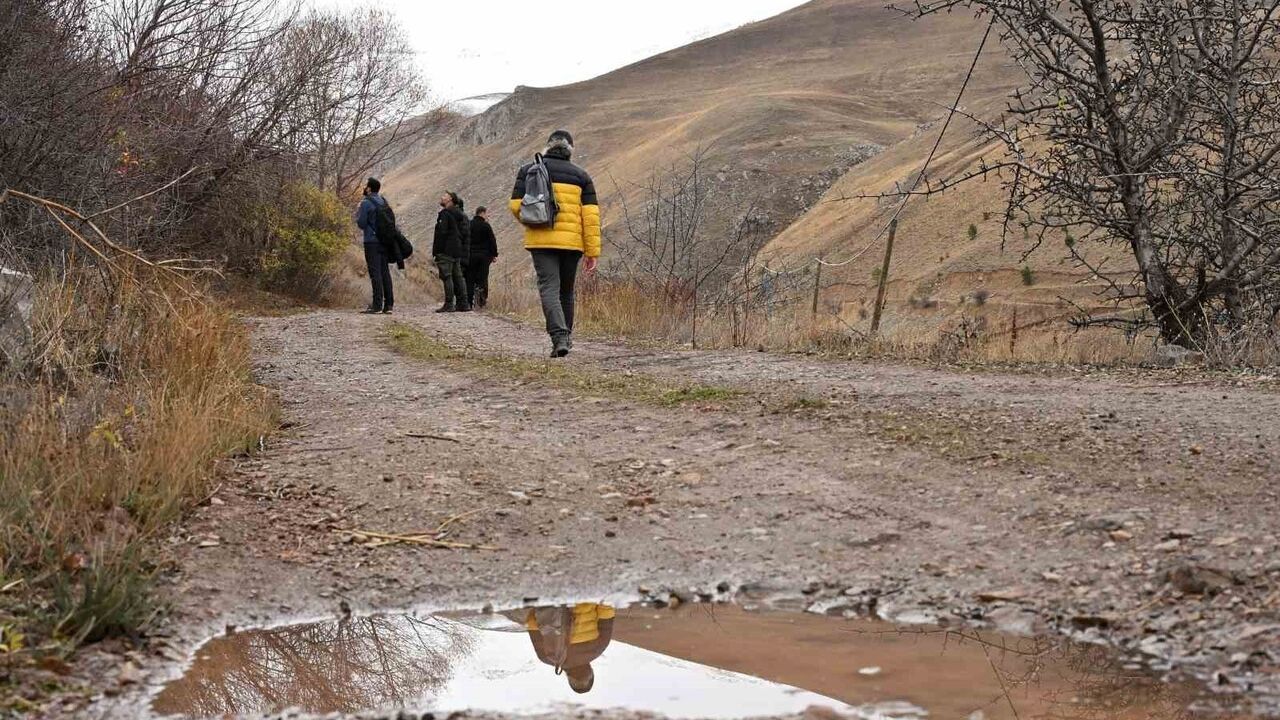 Gümüşhane’de 71 kişilik ekip Krom Vadisi’nden İmera Manastırı’na yürüdü
