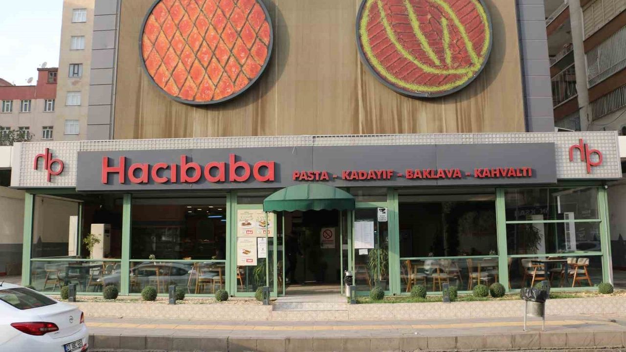 Hacıbaba Pastaneleri’nden 41. yıla özel tatlılarda yarı fiyat kampanyası