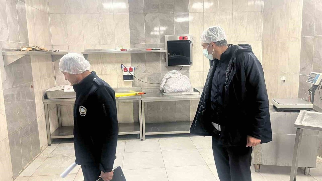 Hakkari'de GSB yurt yemekhanesinde zabıta hijyen denetimi