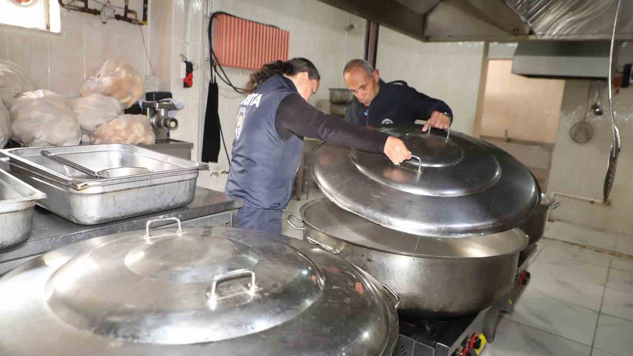 Hakkari'de okul pansiyonu yemekhanelerine hijyen denetimi