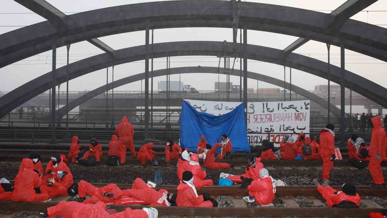 Hamburg Limanı Protestosu: İsrail'e Silah İhracatının Durdurulması Çağrısı