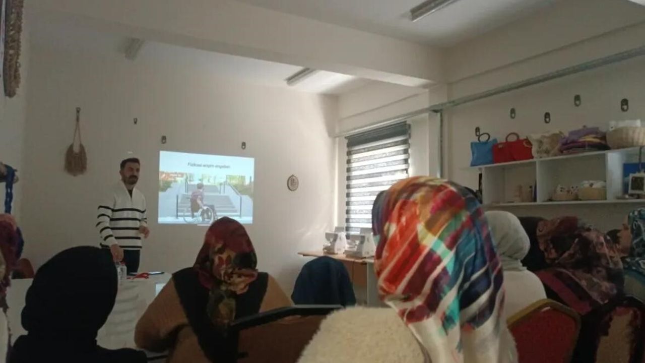 Hamur Aile Destek Merkezi'nde Engelli Bireylere Yönelik Farkındalık Semineri
