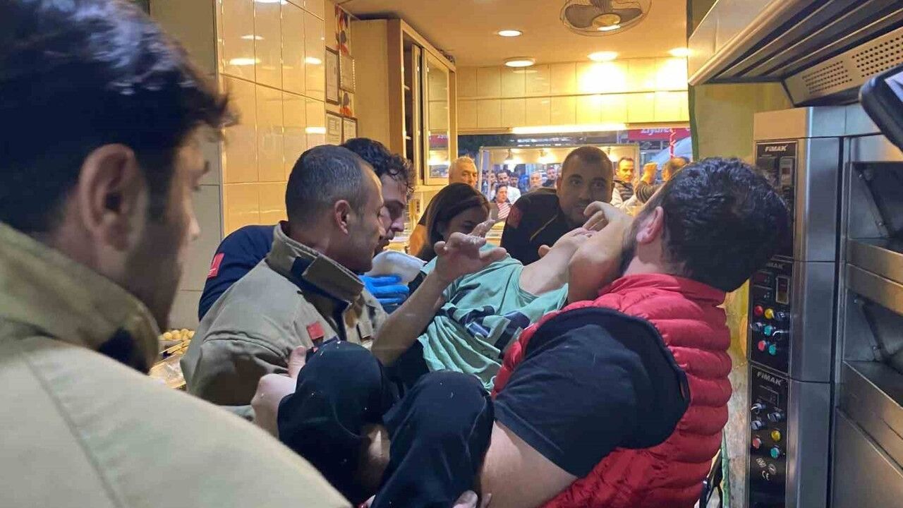 Hamur karıştırma makinesine sıkışan çocuk itfaiye tarafından kurtarıldı