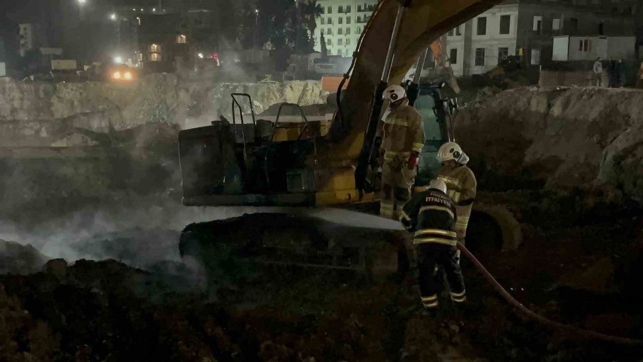 Hatay'da altyapı çalışmasında doğal gaz borusu patladı, 2 işçi yaralandı
