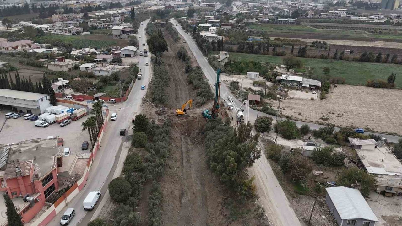 Hatay'da Büyükdalyan'a 10 metrelik köprü inşaatı başladı