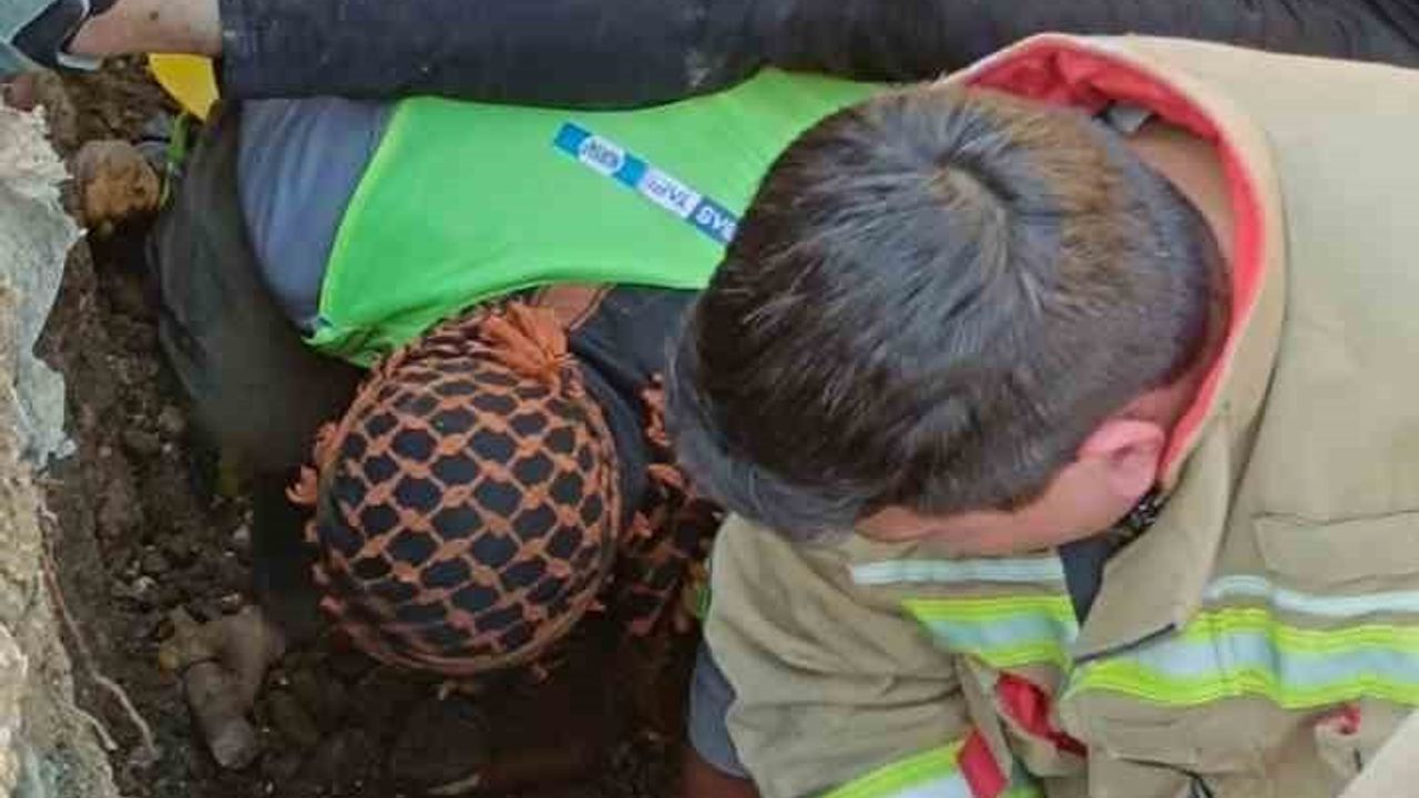 Hatay'da inşaat göçüğünde mahsur kalan işçi kurtarıldı