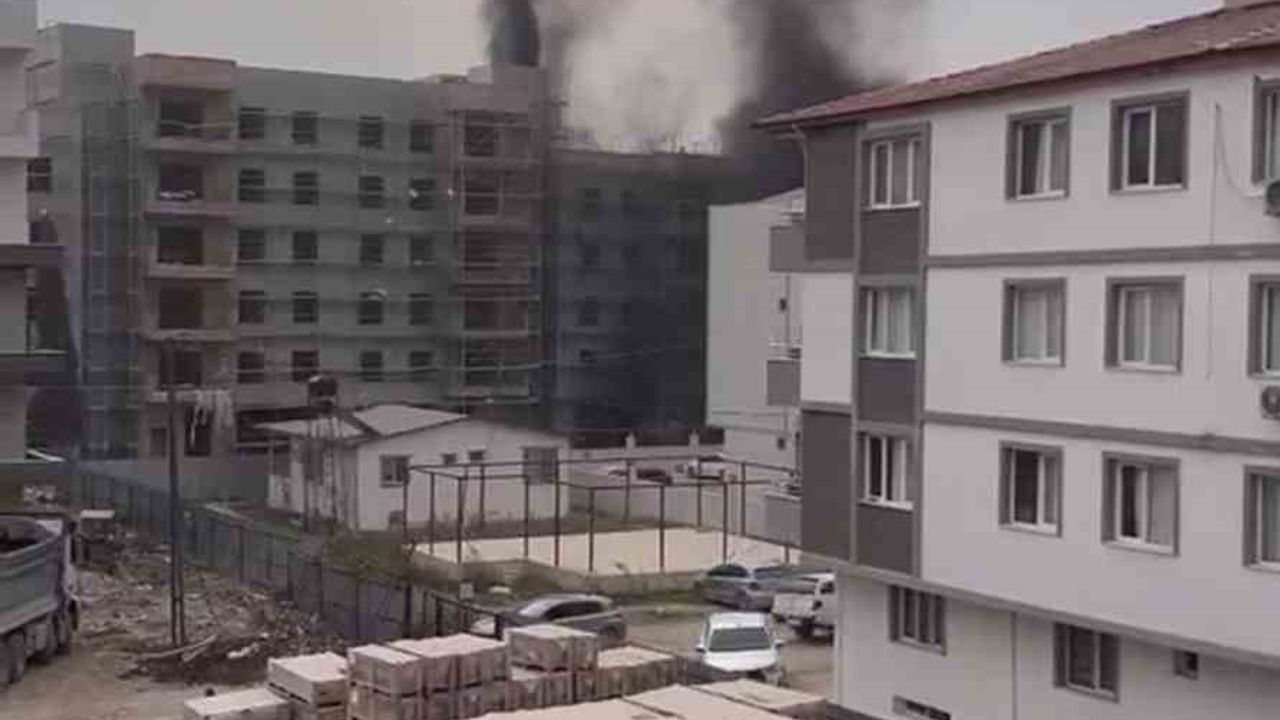 Hatay'da inşaat yangını: İskelede mahsur kalan 2 işçinin korku dolu anları