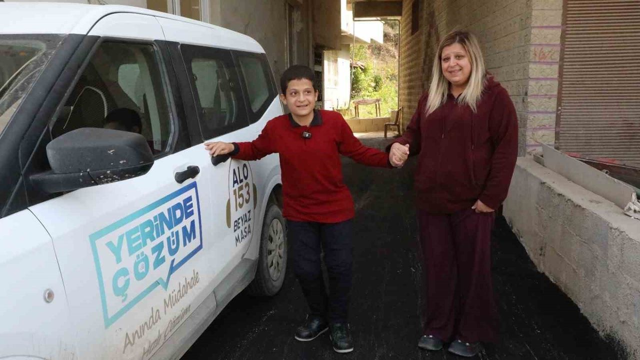 Hatay'da özel gereksinimli Sebahattin'in sokağı asfaltlandı