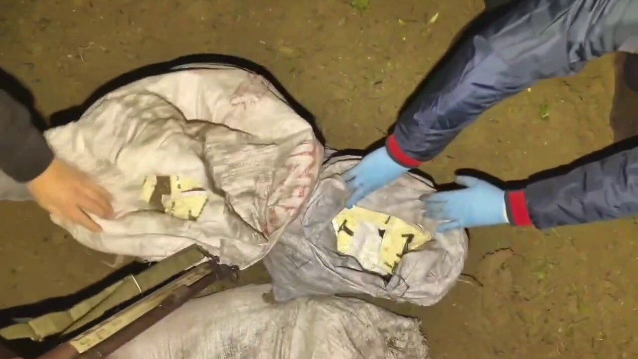 Hatay'da zeytinlikte torbada 625 bin captagon hap ele geçirildi