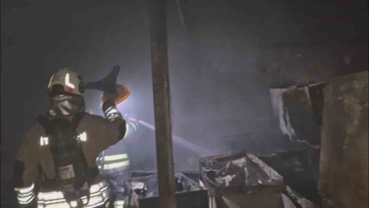 Hatay Kırıkhan’da dondurma deposunda yangın — depo kullanılamaz hale geldi