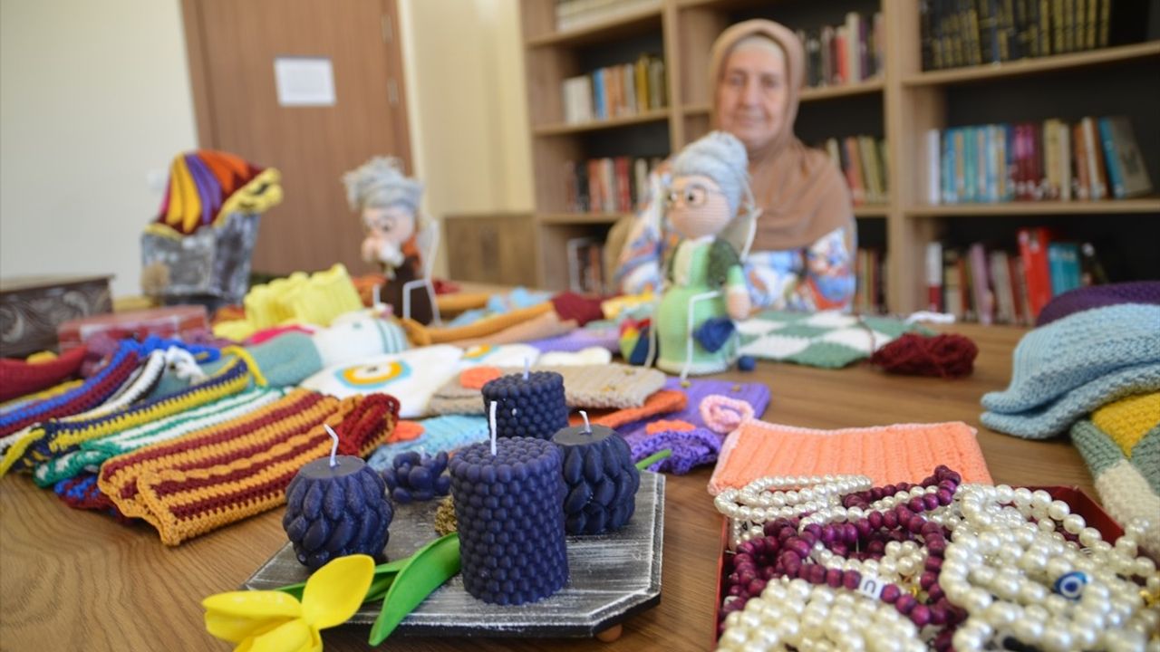 Hatice Urgancı'nın El Emeği: Huzurevi İçin Örgü Ürünleri