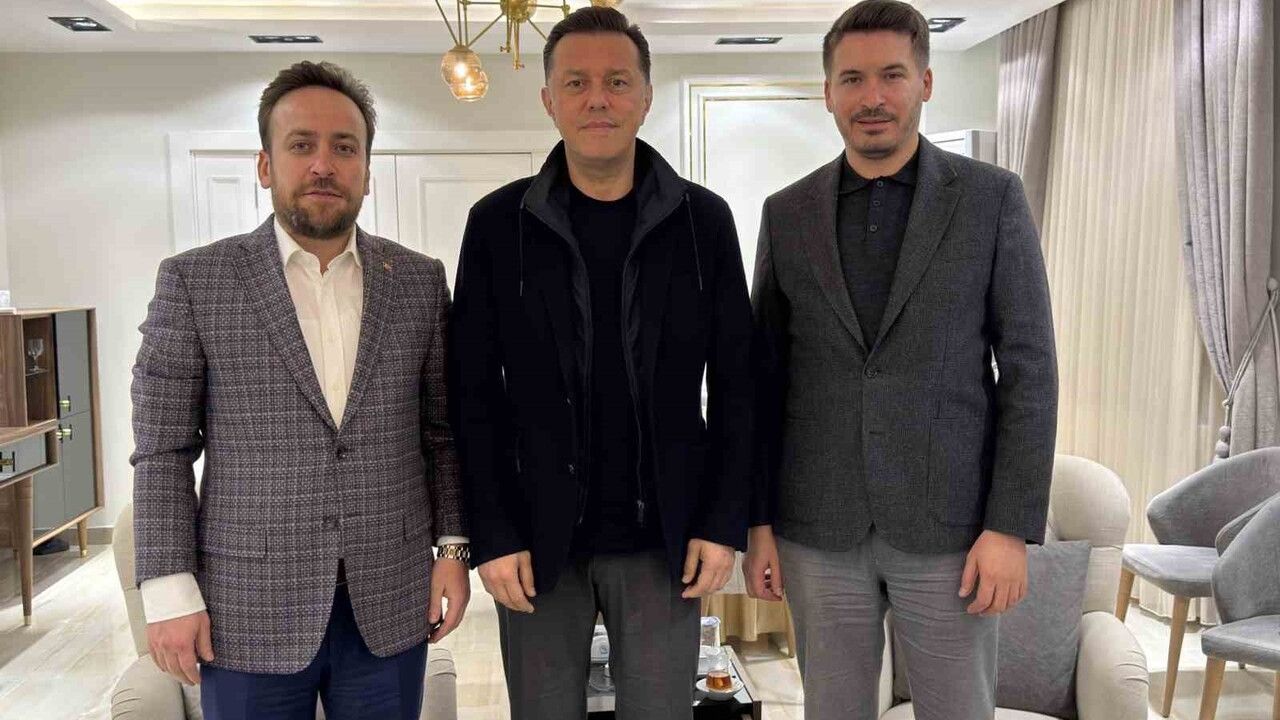 Hatipoğlu, Odunpazarı ve Tepebaşı'nin yeni ilçe başkanlarıyla bir araya geldi