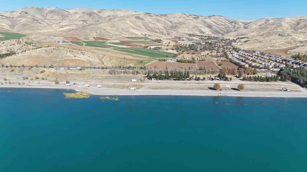 Hazar Gölü Temizlik Çalışmaları Devam Ediyor