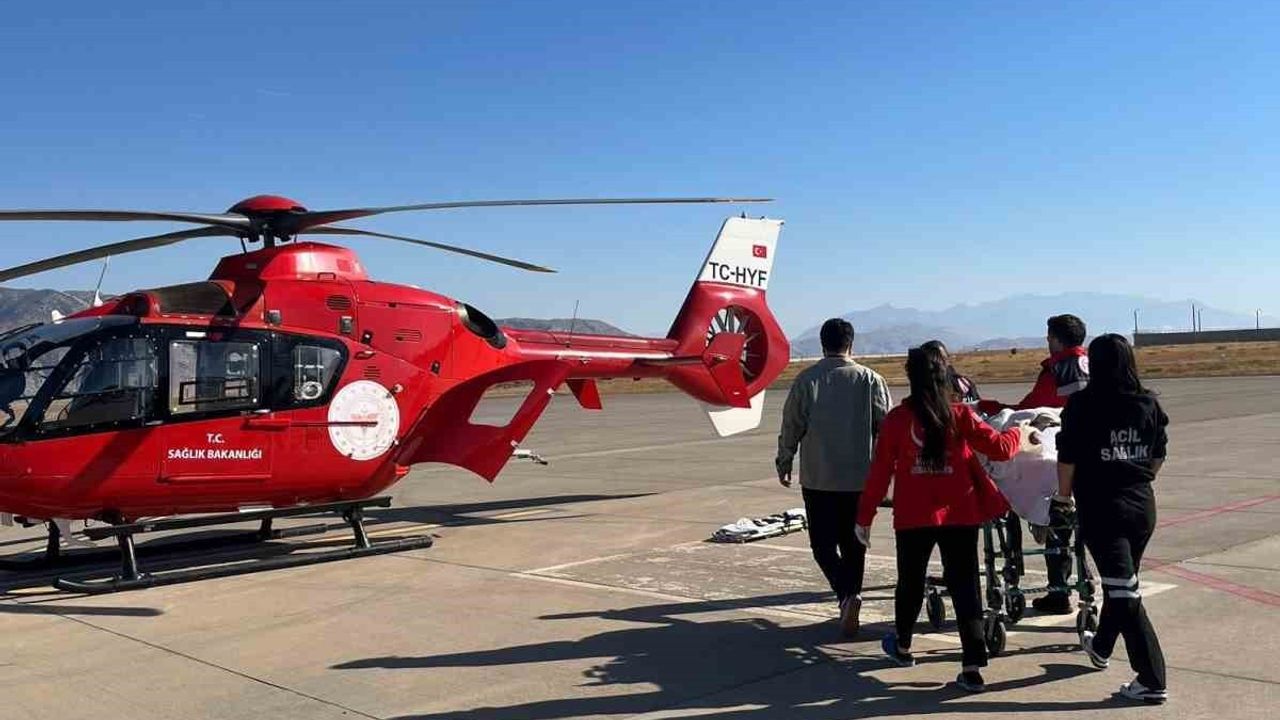 Helikopter Ambulansla Elazığ'a Taşınan 16 Yaşındaki Hasta