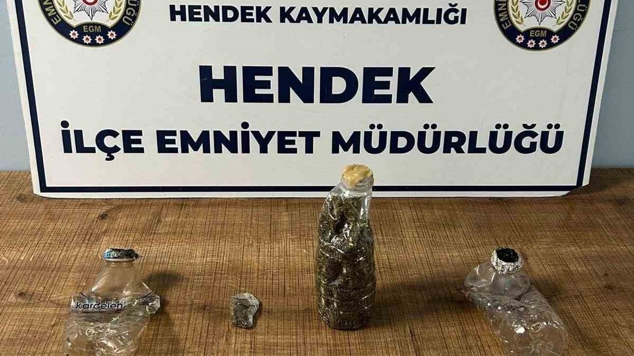 Hendek'te kesinleşmiş hapis cezaları bulunan 2 şüpheli jandarma tarafından yakalandı