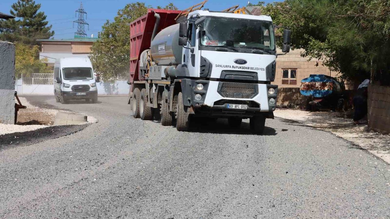 Hilvan'da 5 kilometrelik yol sathi asfaltla yenilendi