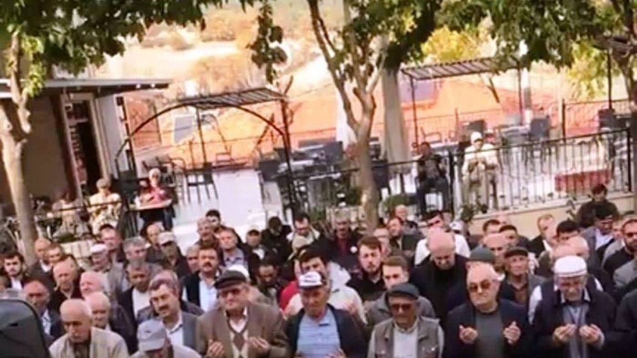 Hisarcık Hasanlar’da 24 Kişilik Umre Grubu Dualarla Uğurlandı