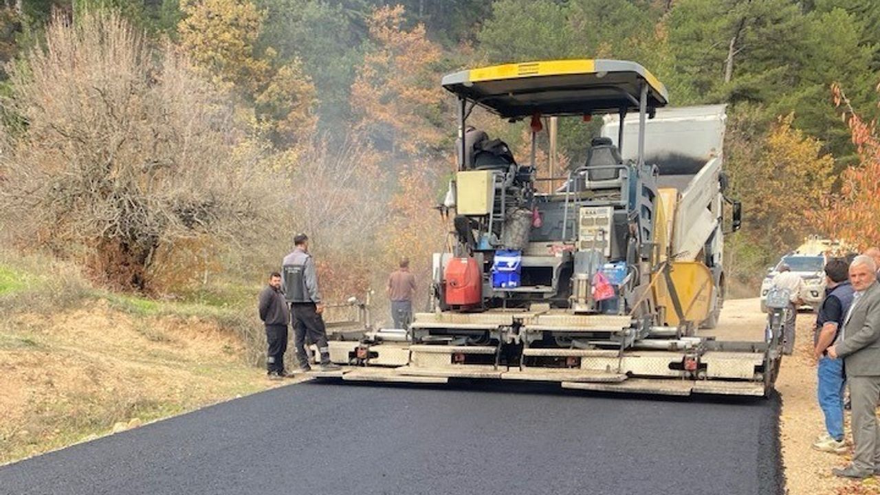 Hisarcık Kaymakamı Erkan Atam, Köy Yolu Çalışmalarını Yerinde İnceledi