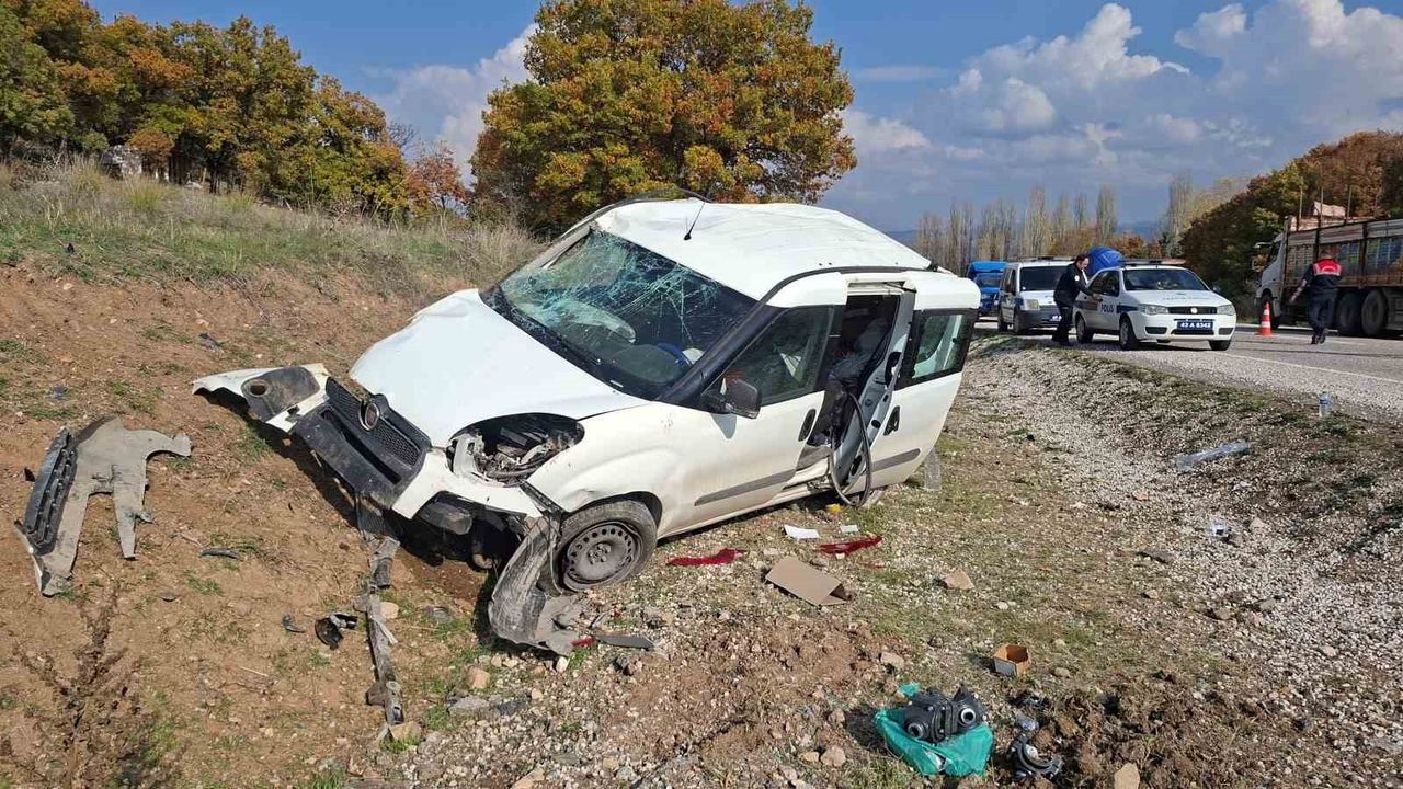 Hisarcık’ta otomobil takla attı, sürücü yaralandı