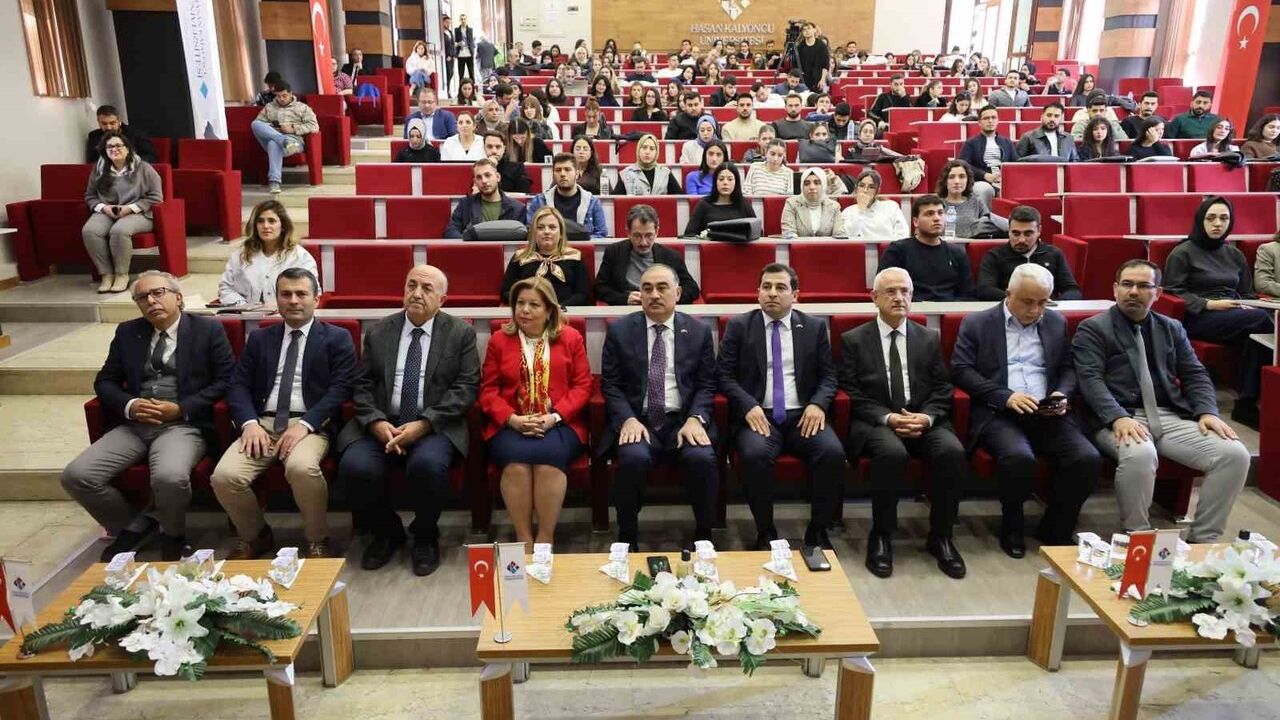 HKÜ'de Kardeşlikten Stratejik Ortaklığa programı — Türkiye-Azerbaycan ilişkileri masaya yatırıldı