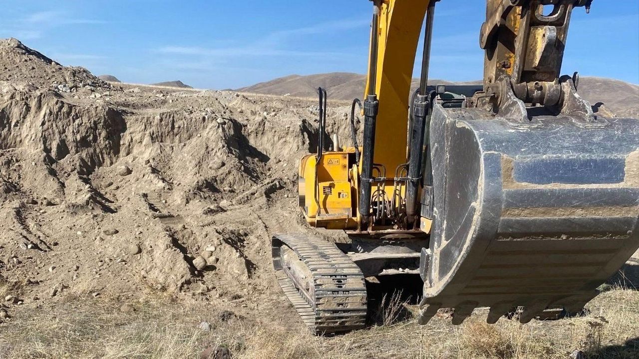 Horasan'da 'Anadolu Mirası' Operasyonu: 4 Kişi Kaçak Kazıda Yakalandı