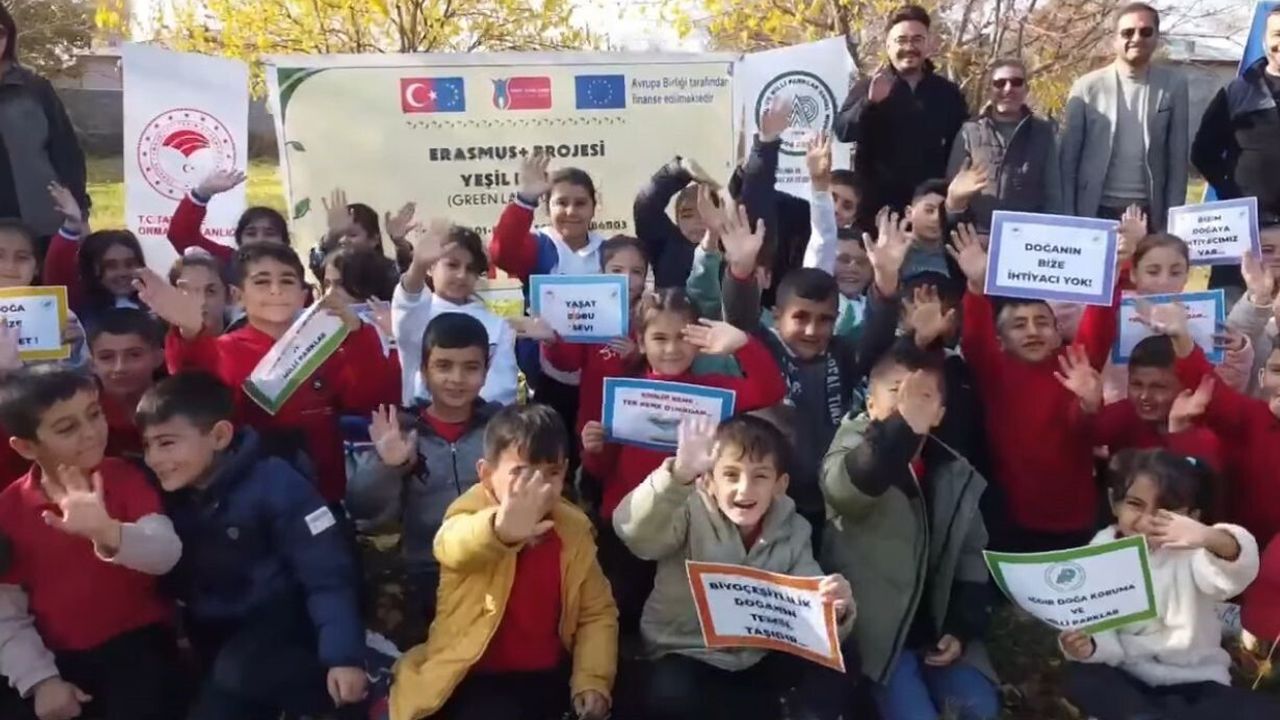 Iğdır'da 'Yeşil Diller' ile öğrencilere doğa ve kuş gözlemi eğitimi