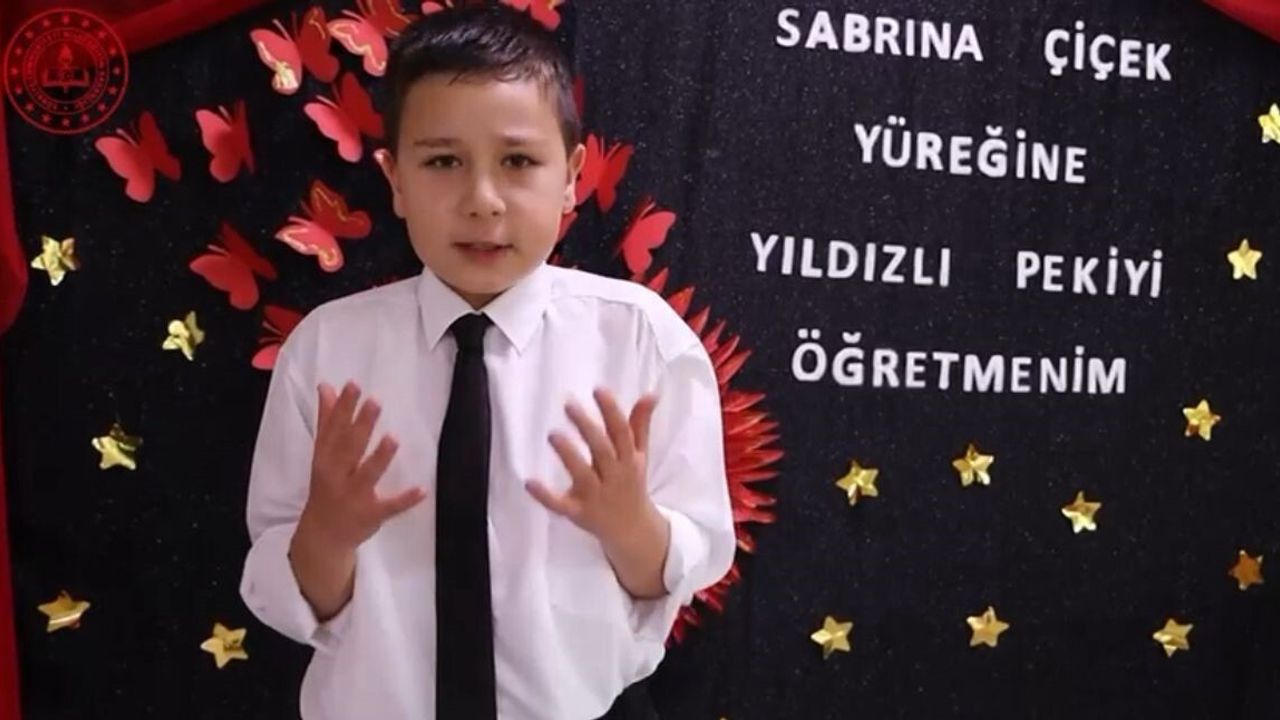 İlkokul Öğrencileri, Öğretmenlerin Klasik İfadelerini Canlandırarak 24 Kasım'ı Kutladı