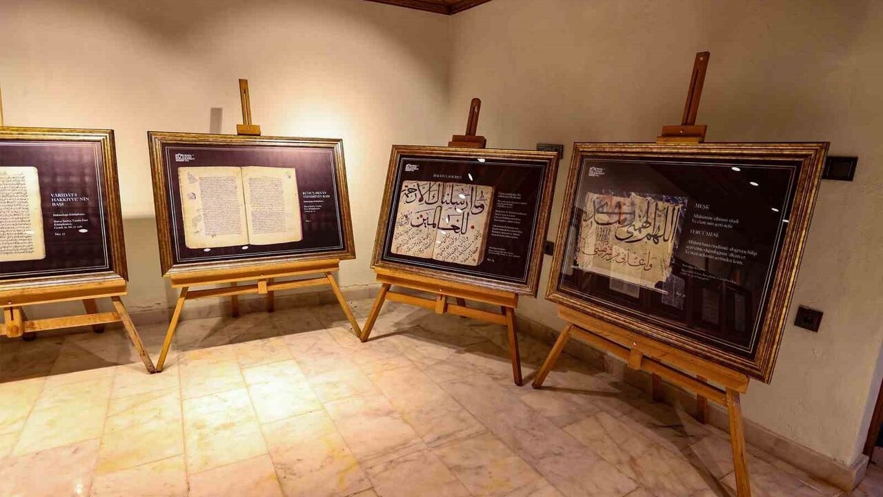 İnebey Yazma Eser Kütüphanesi'nde İsmâil Hakkı Bursevî Sergisi
