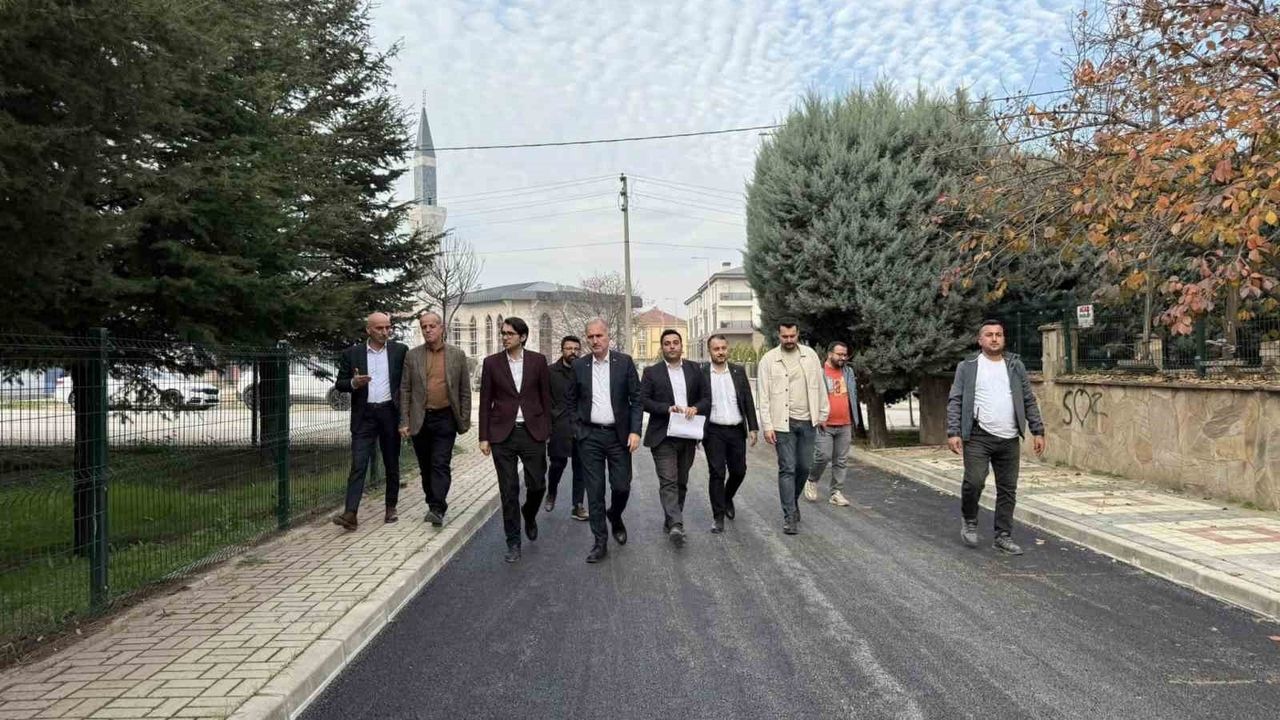 İnegöl Belediyesi 3 bölgede 670 metrelik asfalt çalışması başlattı