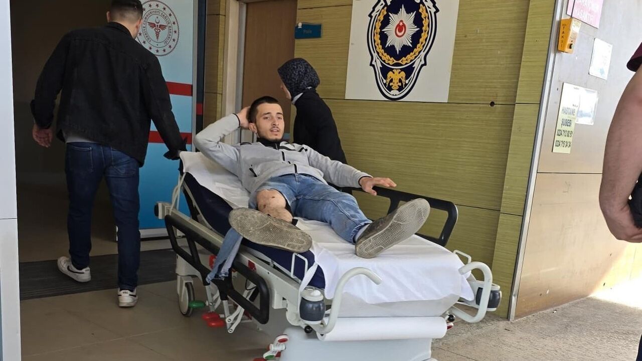 İnegöl'de devrilen traktörde 2 kişi yaralandı