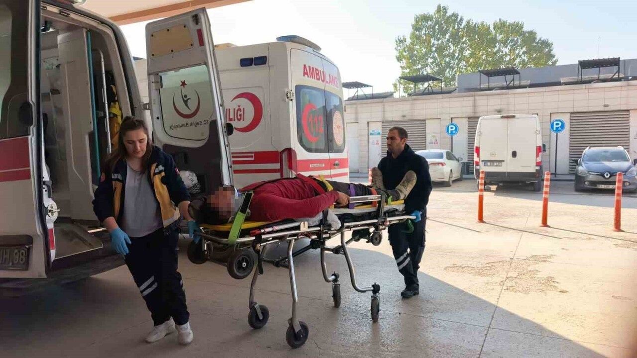 İnegöl’de kontrolden çıkan tır devrildi: sürücü yaralandı