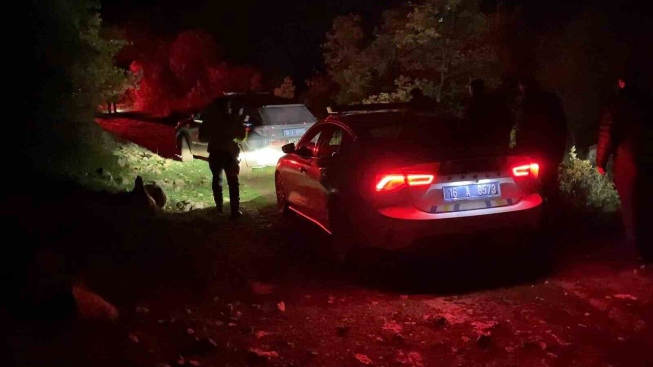 İnegöl'de polis kovalamacası: Araç çamura saplandı, şüpheli ormana kaçtı